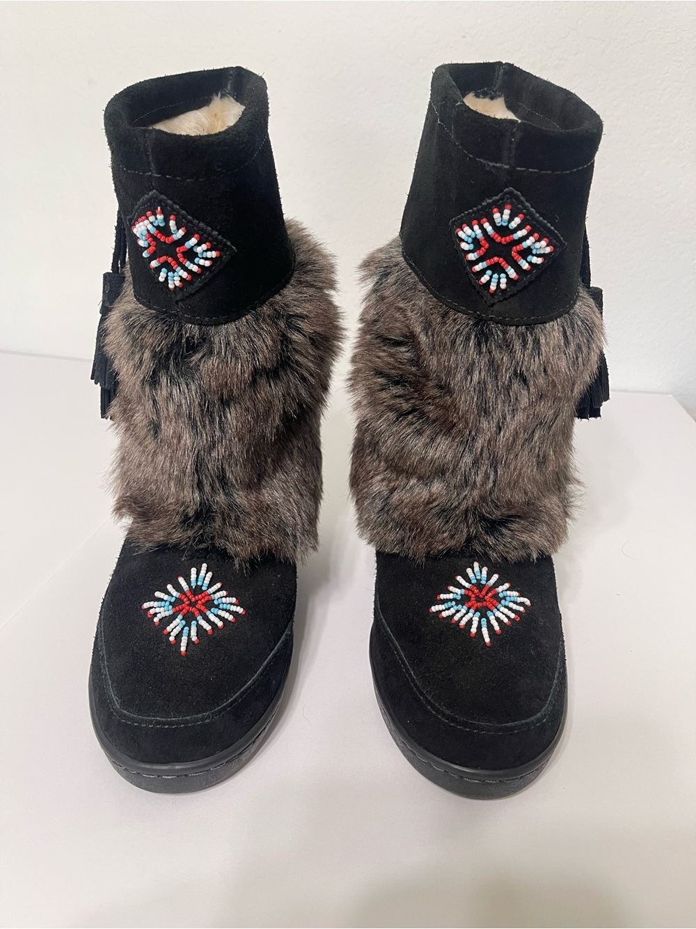 Minnetonka Beaded Faux Fur Suede Leather Mukluk Moccasin Boots Black Size 10